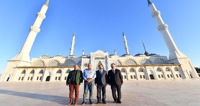 Diyanet İşleri Başkanı Erbaş, Çamlıca Camii'yi ziyaret etti