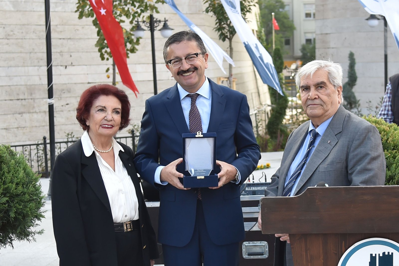Altındağ Belediye Başkanı Veysel Tiryaki’ye “Üstün Hizmet Ödülü”