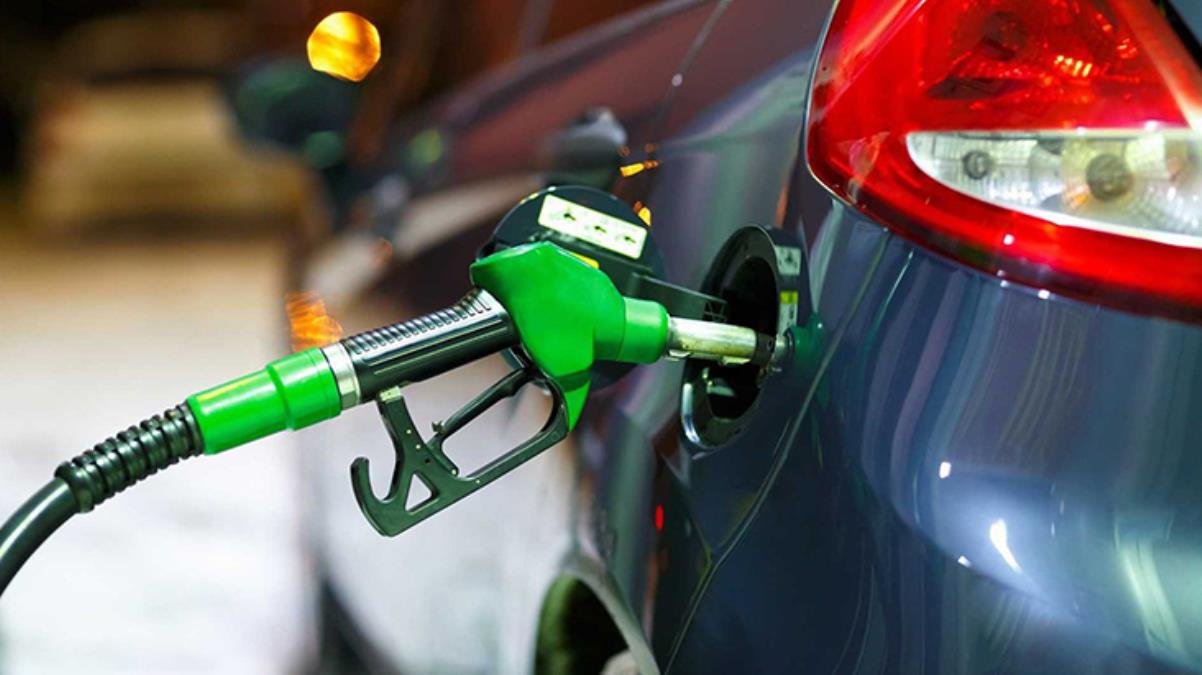 Benzine 1 lira 4 kuruş zam geldi! Litre fiyatı 24 liraya dayandı