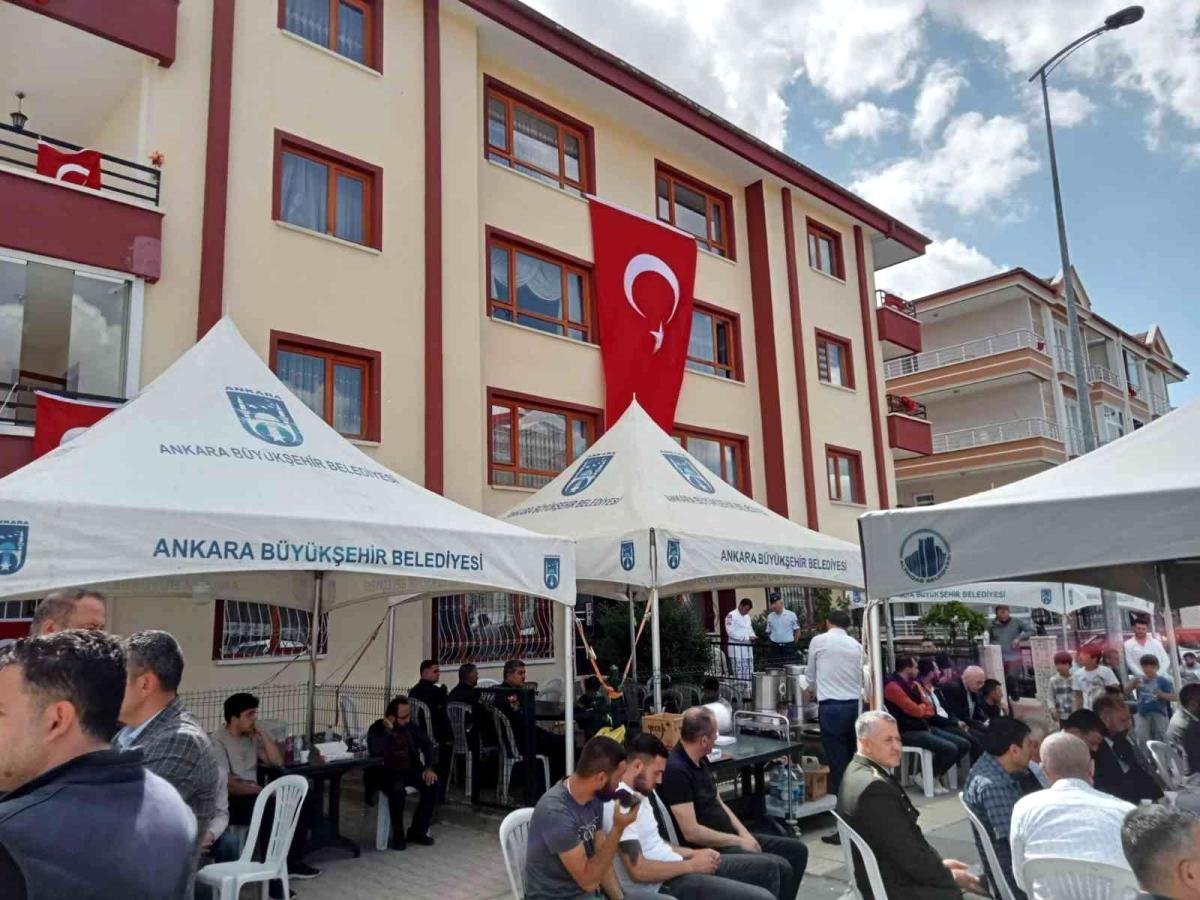 sehit-onur-doganin-baba-evi-turk-bayraklariyla-donatildi-iyjWkYEW.jpg