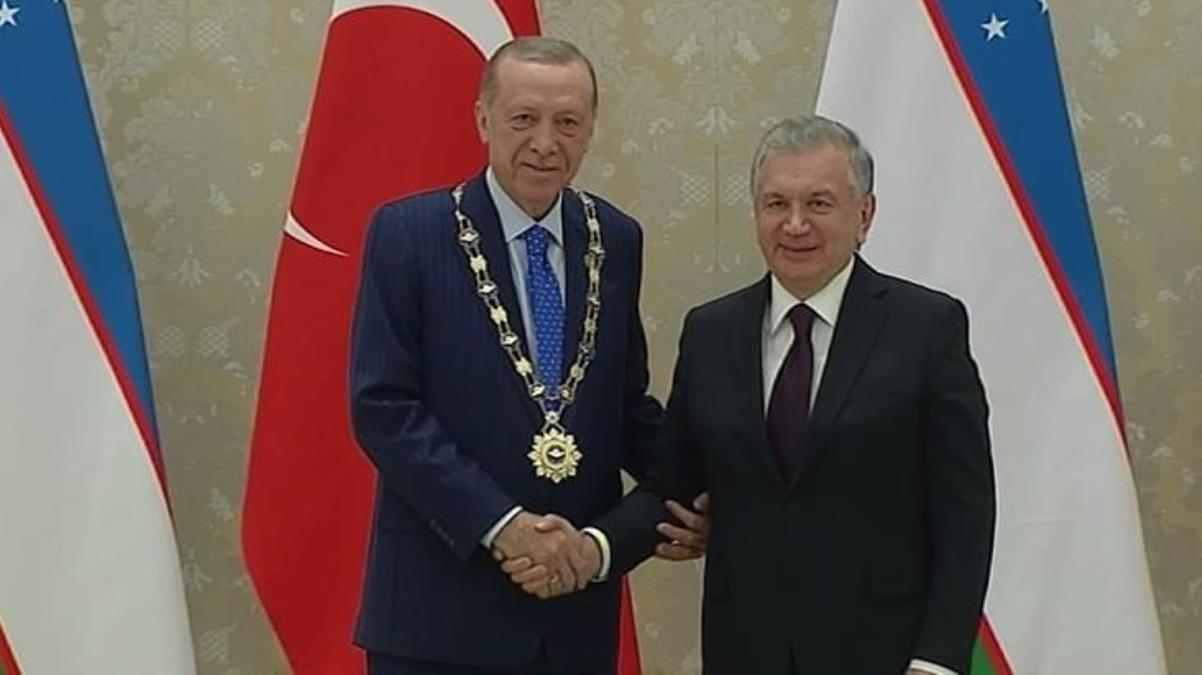 Özbekistan’da Erdoğan’a İmam Buhari Nişanı verildi