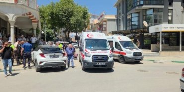 bursada-feci-kaza-fren-yerine-gaza-basti-kaldirimdaki-yayalara-daldi-IuYlf4Tf.jpg