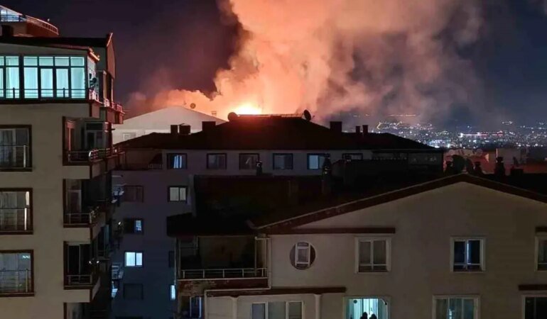 ankarada-cati-katinda-yangin-cikti-HDHNQLfq.jpg